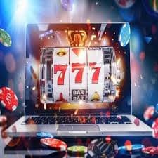 Meja Live Blackjack di pejuangkasino dengan beberapa pemain di meja virtual